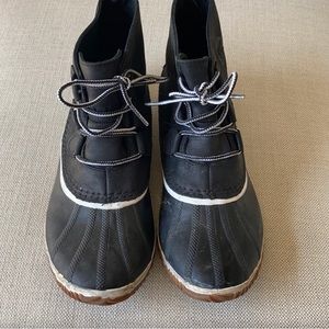 Women’s Sorel duck boots. Black and white. Size 12.